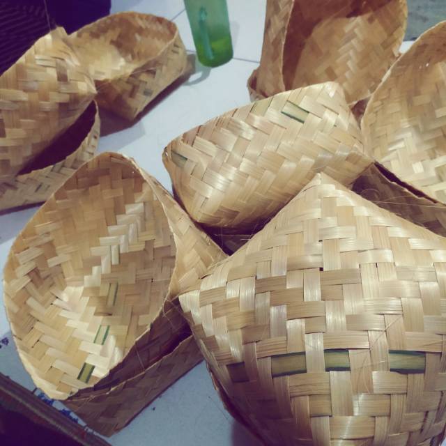 Besek (Packaging untuk makanan)