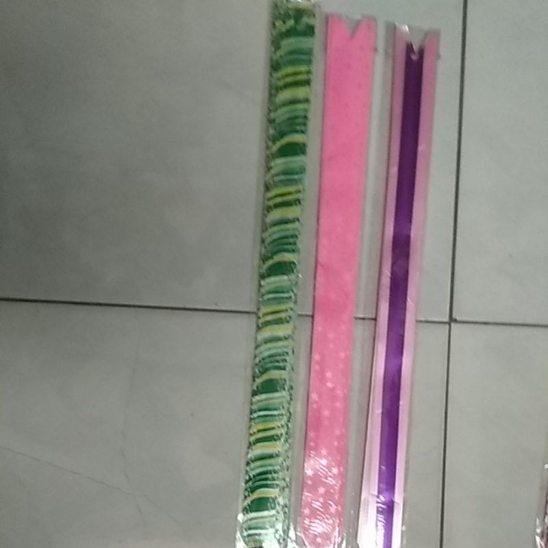 

Pita serut motif bunga