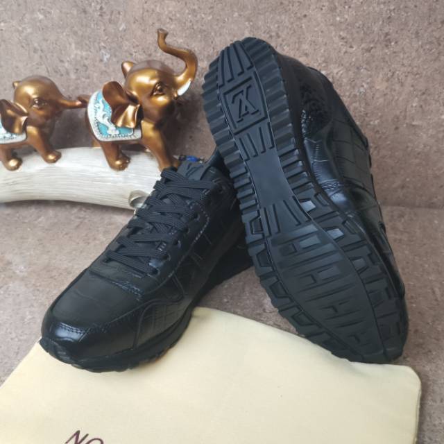 Sepatu lv sneaker mirror quality lou is vuitton shoes