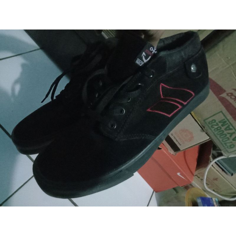 Macbeth hensley original size 42&44 good condition