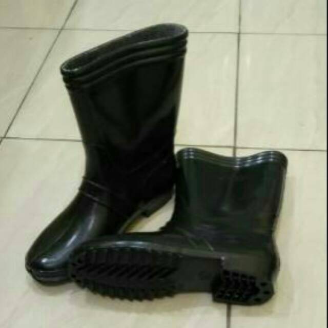 Sepatu Boots hitam karet tahan anti air Shopee Indonesia Sepatu Boots hitam karet tahan anti air Shopee Indonesia