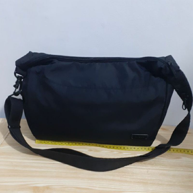 Tas Selempang Second / Preloved / PACSAFE Citysafe 200 G II Sling Bag / Bekas