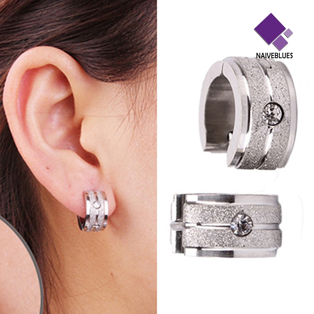 1 Pasang Anting Hoop Bahan Titanium Steel Aksen Berlian Imitasi Gaya Punk Untuk Pria Dan Wanita