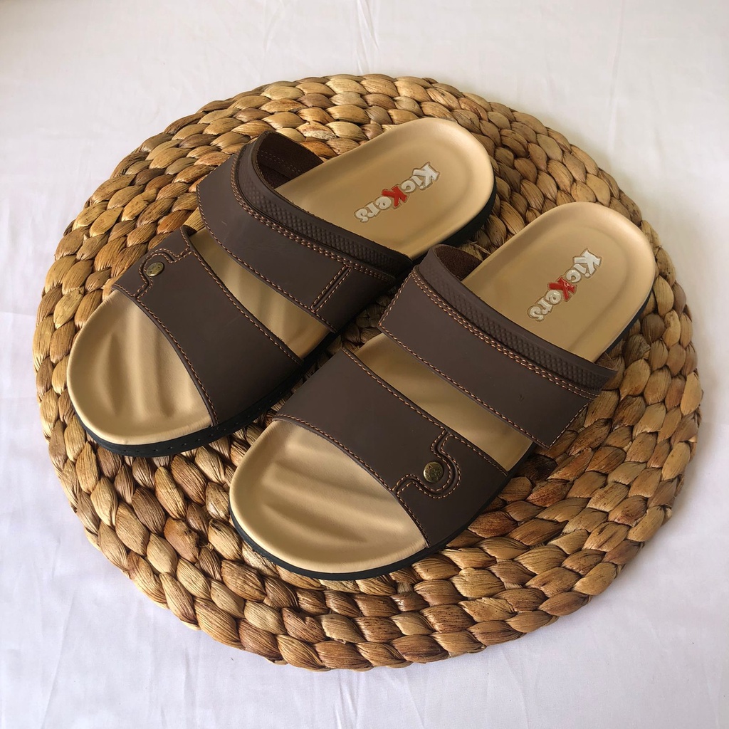 sandal slop cowok terlaris sintetis sandal karet cowok terpopuler termurah NEW ARRIVAL Sandal Selop Pria Terbaru Original Slip on Cowok Slide Sandal Kulit Pria Terlaris Sesuai Foto Sandal Selop di Jamin Berkualitas. Sandal Pria Fashion Sendal Pria murah o