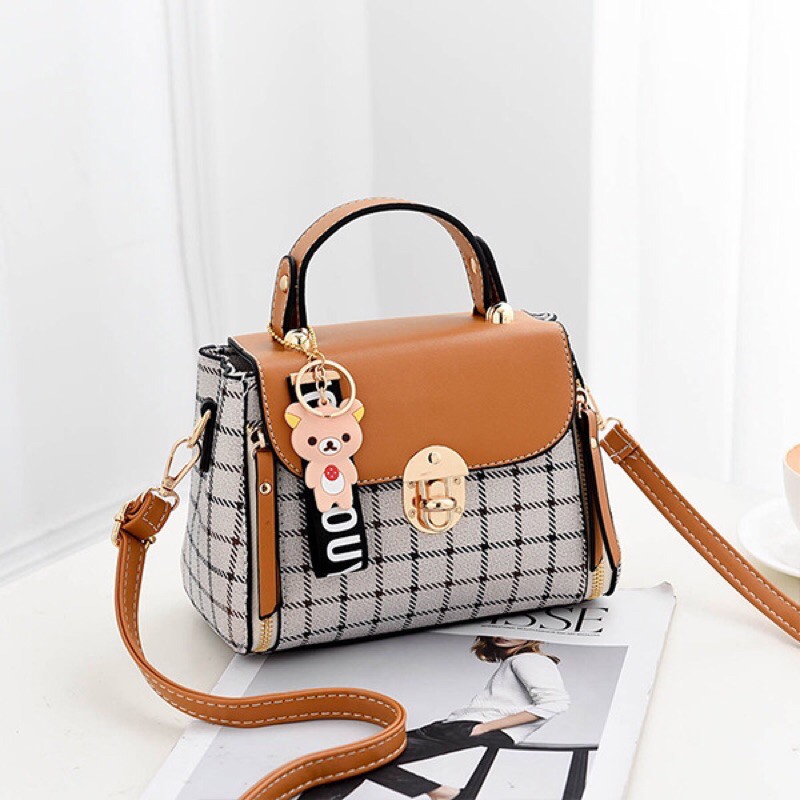 SG7041 syafniegalery tas selempang wanita motif kotak free gantungan tas