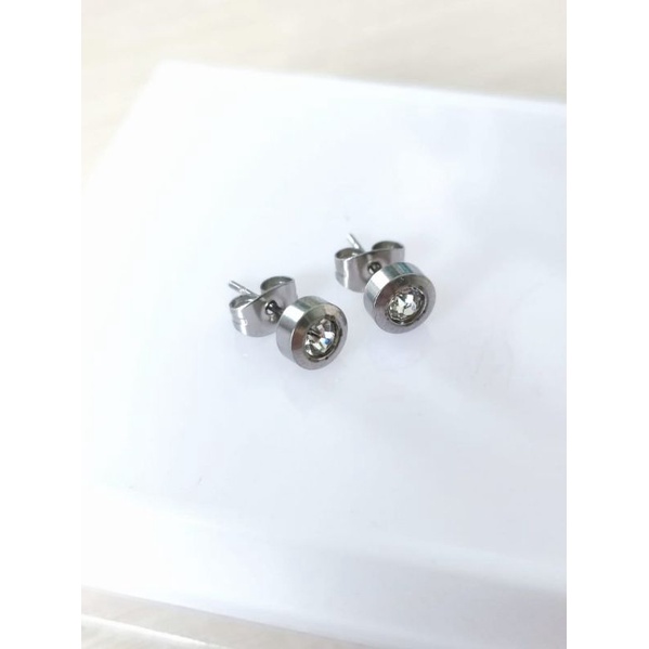 Anting Tusuk Permata Bulat Titanium Import Wanita