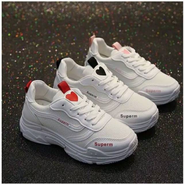 Sepatu wanita supreme