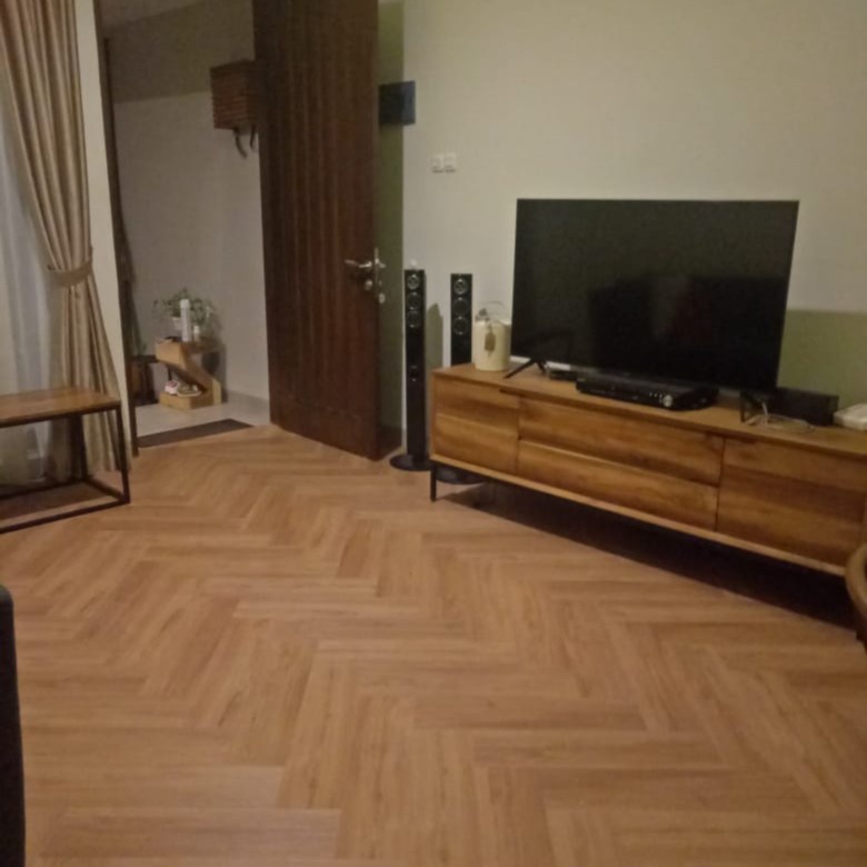 Jasa Pasang Lantai SPC Herringbone