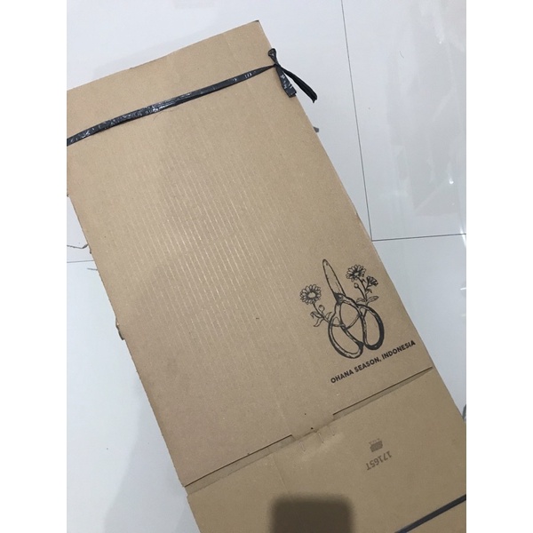 

60 x 30 x 7 (muat 18 pack/360 lembar) Kemasan Kardus Packing Wrapping Paper