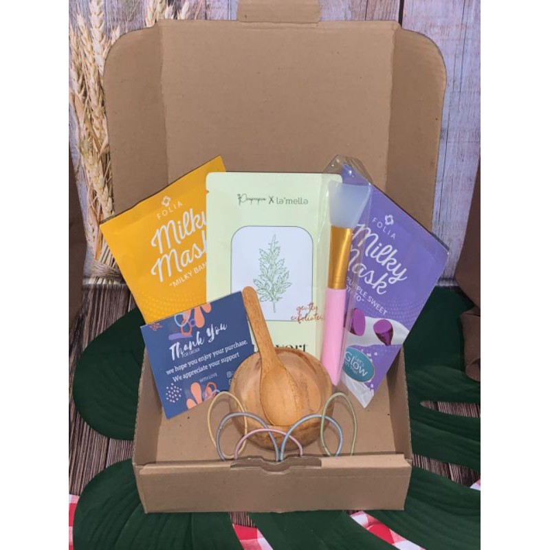 

Gift Box Hampers Murah