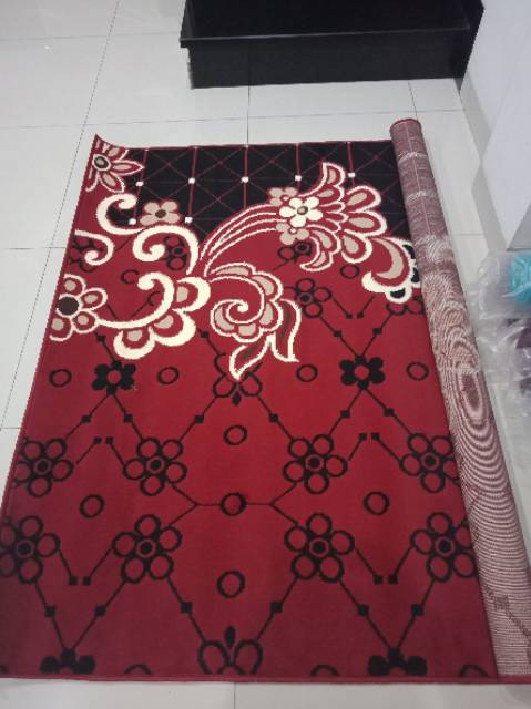 Karpet Permadani Motif Ukuran 160x210 cm Kualitas Premium Bahan Lembut dan Halus