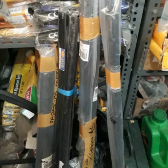 Karet pelipit plipit pintu/kaca luar Avanza Xenia 2004-2020 kanan belakang