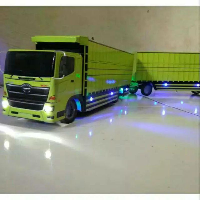 Miniatur Truk Gandeng Truck HINO 500 Gandeng Remot Control Variasi Lampu