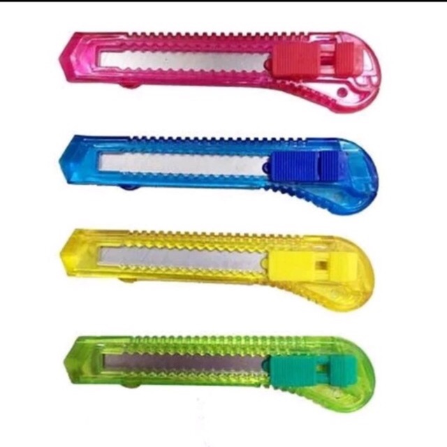 

Silet cutter medium/sedang warna warni