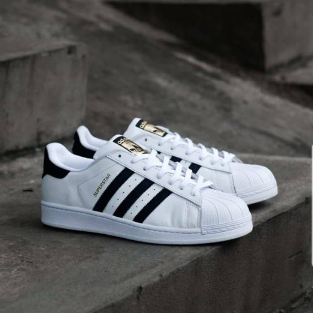 PRE ORDER 
ADIDAS SUPERSTAR WHITE BLACK
Size ORIGINAL QUALITY