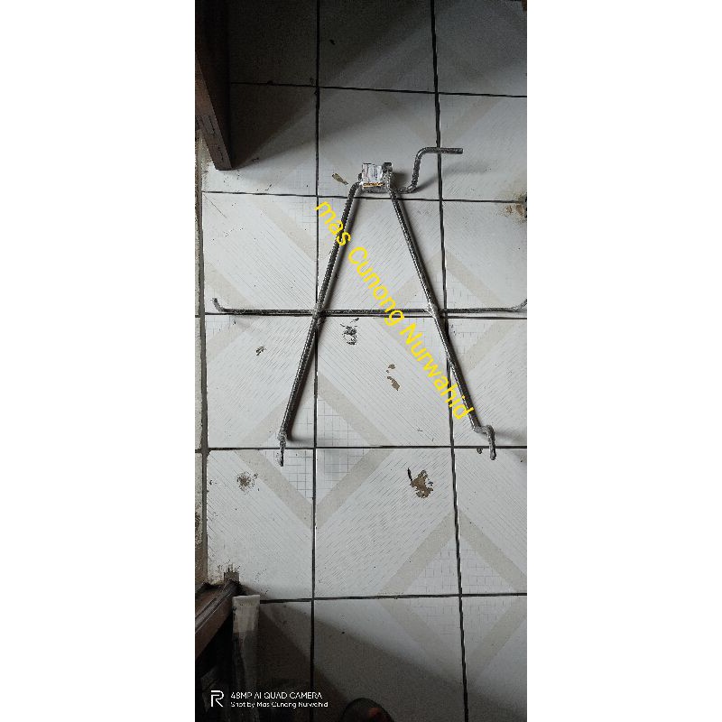 Gantungan ban serep Dudukan gantungan ban L300 original