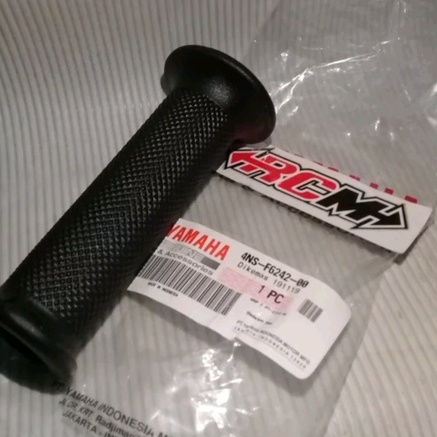 4NS-F6242-00 HANFAT HANDPAD HANDGRIP HAND GRIP KANAN RX-K RX KRXK RX KING RXKING NEW FIZR F1ZR FIZ-R ORI ORIGINAL YAMAHA YGP ASLI