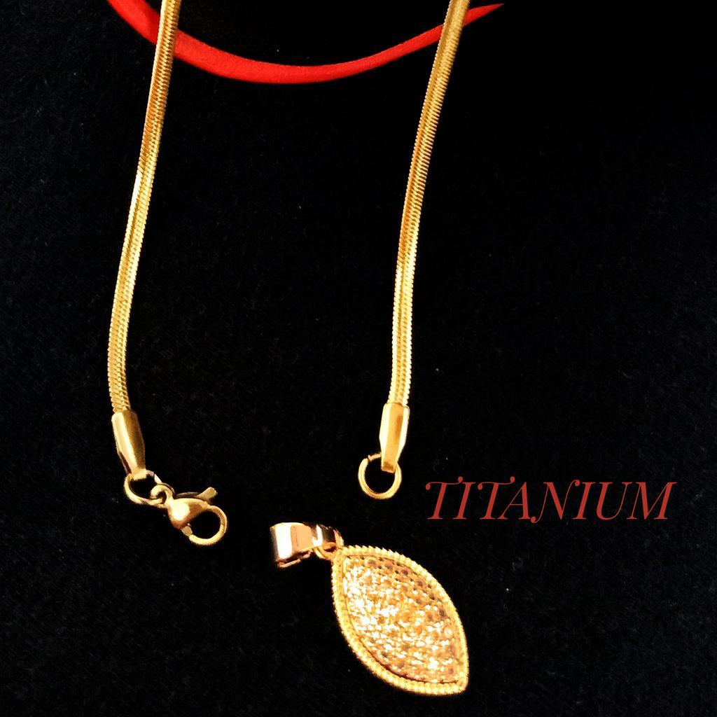 Kalung Daun Titanium gold Wanita