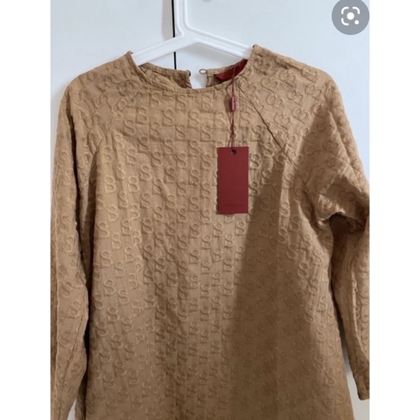 Erina Eliza Top Benang Jarum Red Label Buttonscarves preloved hanya 2x pakai size M