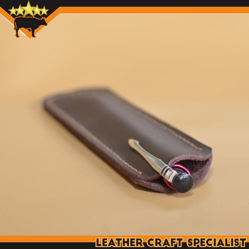 

TEMPAT PULPEN DAN PENSIL DARI KULIT ASLI WARNA DARK BROWN LEATHER GOOD KULIT SAPI ASLI