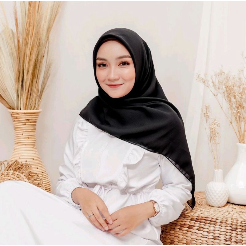 hijab bella/hijab segi empat/ hijab putih sekolah