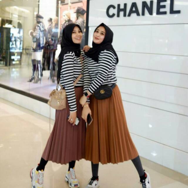 Set bella rok plisket import+ kaos salur import