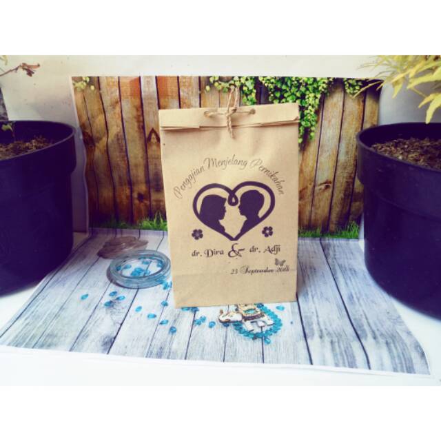 

Paperbag tempat hijab