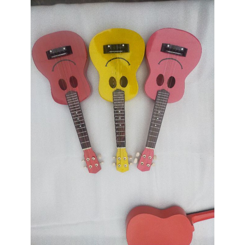 ukulele asli dari kayu bonus pick