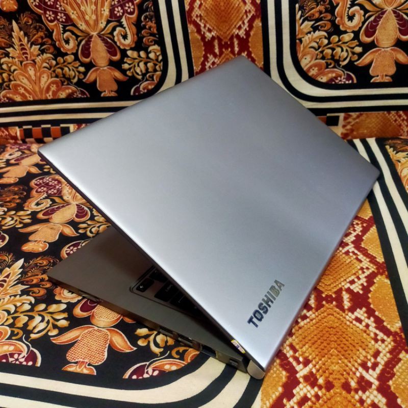 Laptop Toshiba Dynabook Core I5 Gen 5 RAM 8GB - SSD 256GB slim super murah