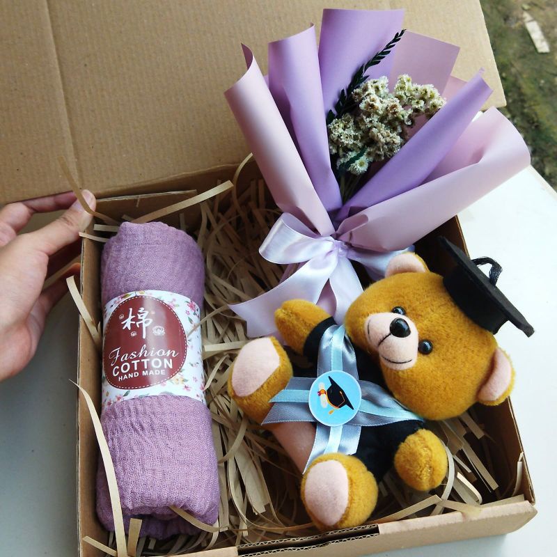 

Hampers Hadiah Wisuda