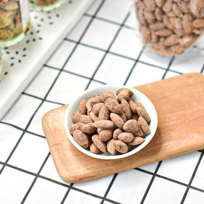 

Chocolate Roasted Almond ( Panggang ) 100 Gr