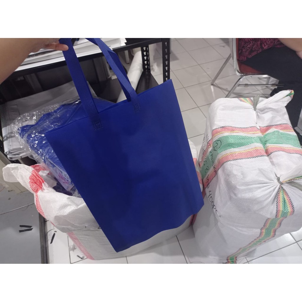 

Tas Spundbond Polos / Tas Sembako Biru Polos Printing Surabaya