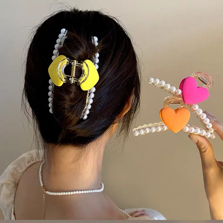 (Hello Girl)F24 INS Korean Love Pearl Acrylic Hair Claw Clip girl Women Fashion Geometric Hairpin Import