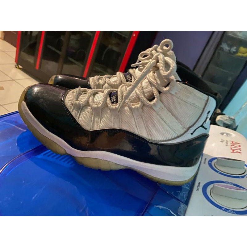 NIKE JORDAN 11 CONCORD | WHITE BLACK Original (kondisi second 80% mulus) size 41