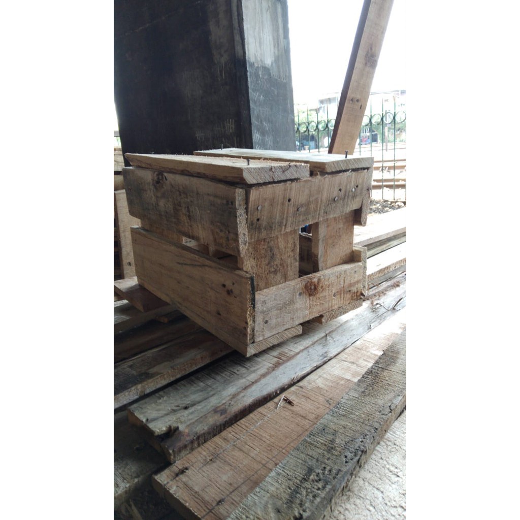 PACKING KAYU LAMPU TAMAN KACA