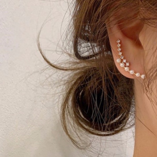 Anting Stud Desain Garis Lengkung Aksen Mutiara Zirkon Berlian Kilau Gaya Elegan