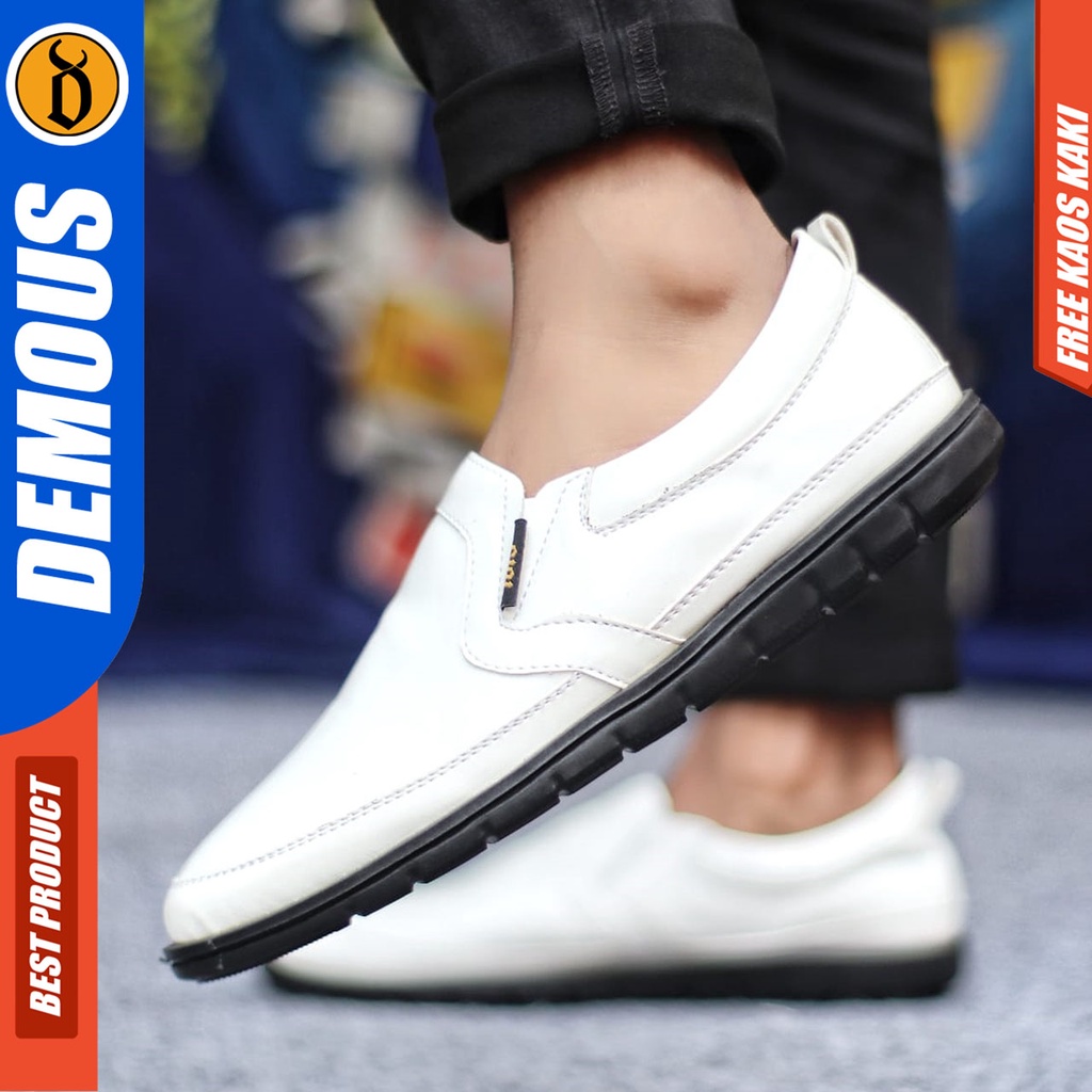 Sepatu Slip on Pria Santai Casual Formal Kulit Syntetic Kerja Kantor Kuliah Kondangan Hitam Keren Terbaru