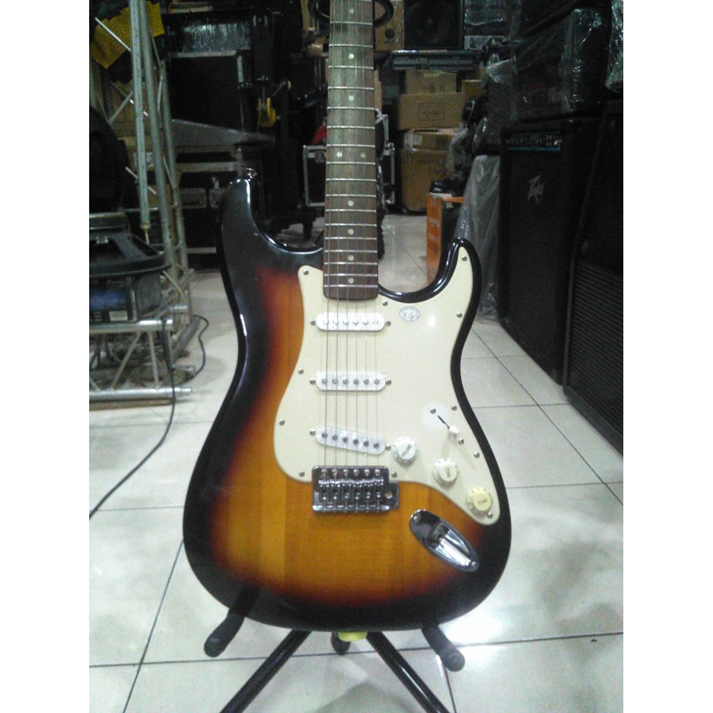 gitar squier bullet stratocaster sunburs