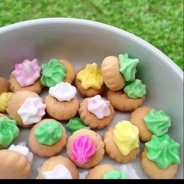 

Kue kancing / kue gem rose 250 gram