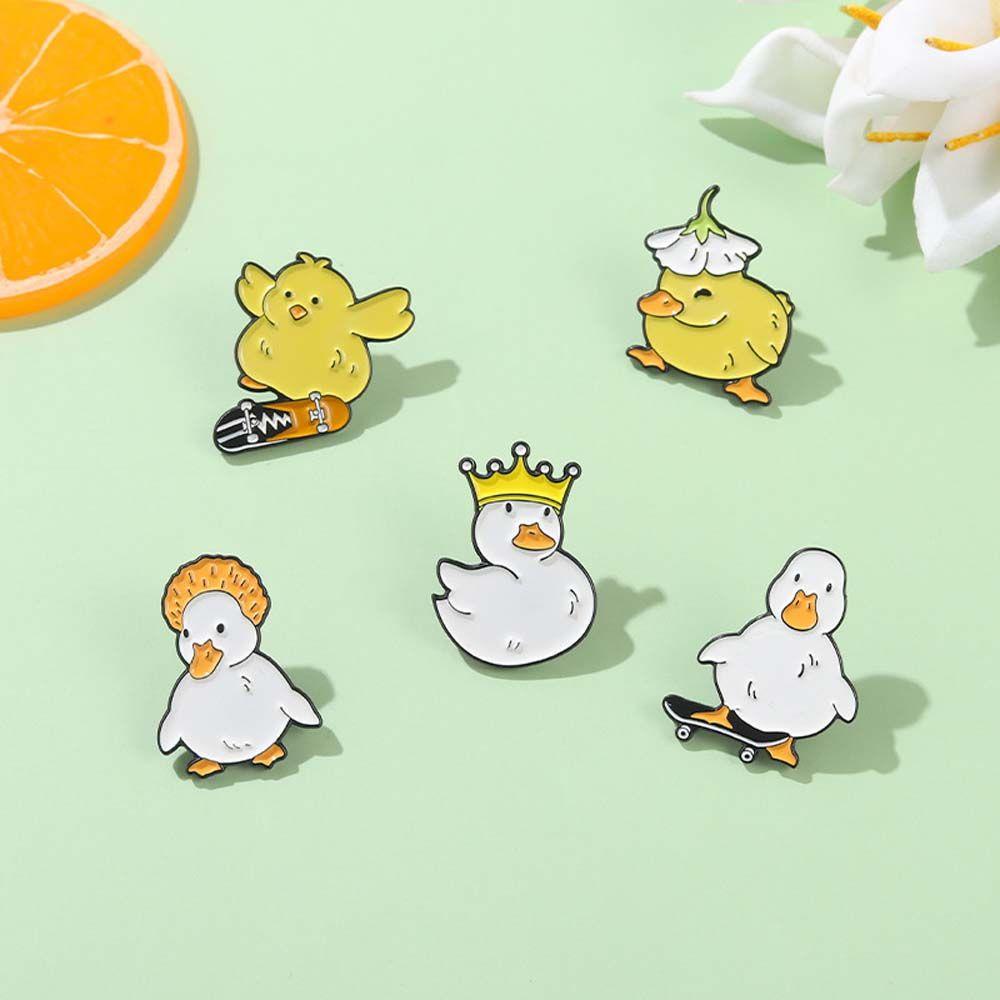 Bros Pin Enamel Bentuk Kartun Bebek Skate Chicken Untuk Anak