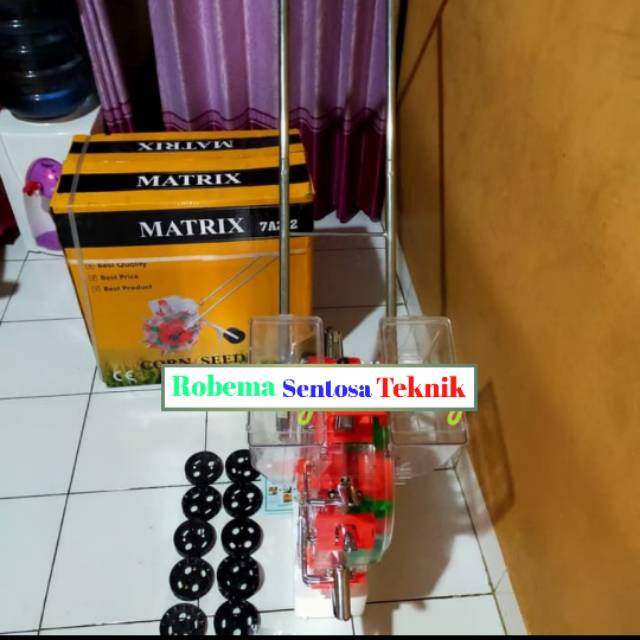 Alat Tanam Jagung MATRIX 2 Fungsi Menanam dan Memupuk (2 IN 1)