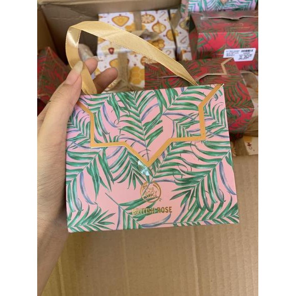 

Murah banget The Body Shop Gift Set / Giftset Bodyshop Seserahan Nikah / KADO ULTAH / KADO LEBARAN L