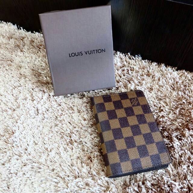 L*UIS VUITTON PASPORT COVER