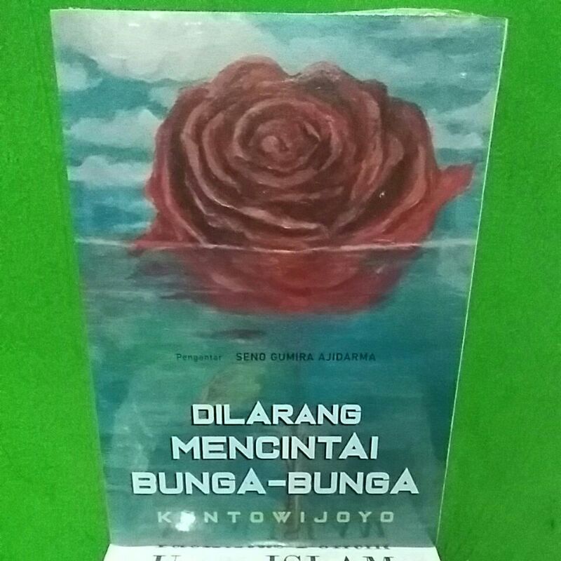 Buku Dilarang Mencintai Bunga-Bunga