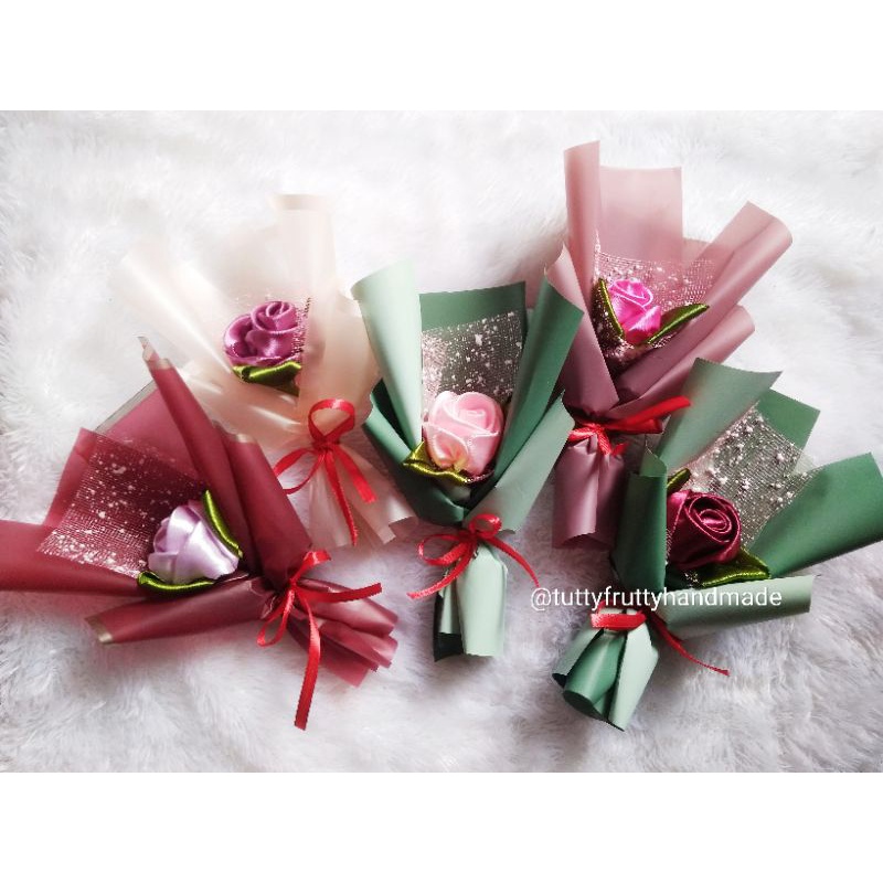 [READY STOCK] bunga mawar Mini satin ribbon rose bouquet bunga souvernir handmade