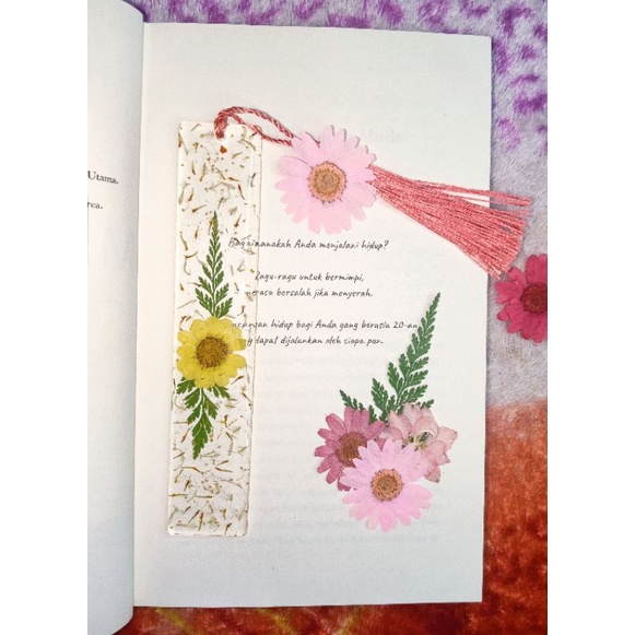 

Resin flower bookmark