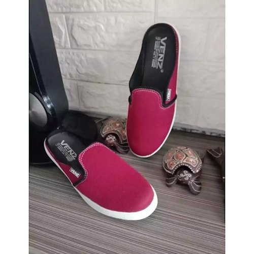 pvn  Sepatu pria wanita ven Sneakers pria Wanita Sepatu Sneakers Casual  pria wanita  keren  Hitam P