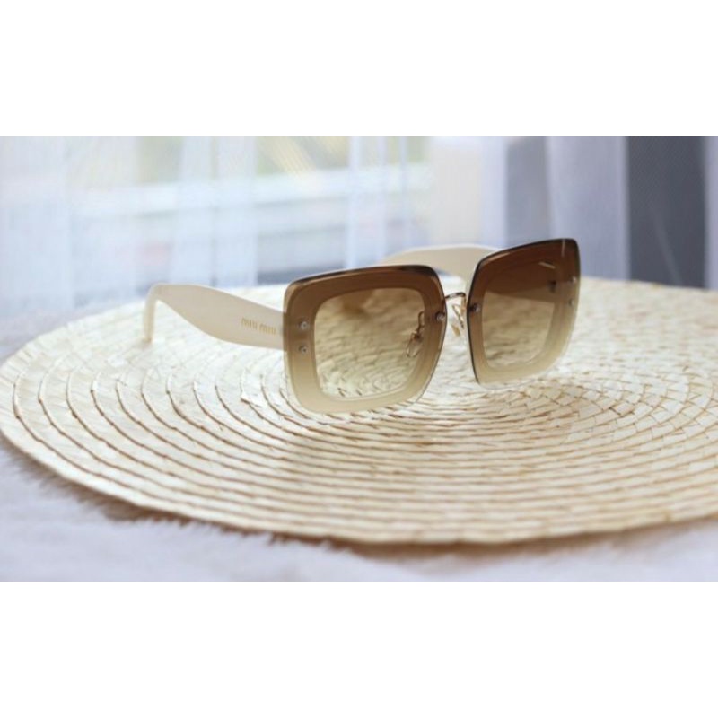 Kacamata / Sunglass Wanita Miu Miu M554 Super