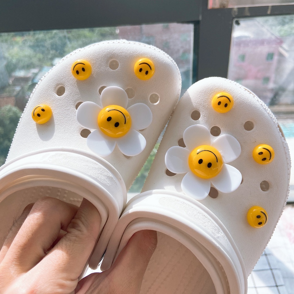 Crocs Jibbitz INS 8 Pcs Aksesoris Kancing Sepatu Bentuk Bunga Matahari Tersenyum Untuk Dekorasi