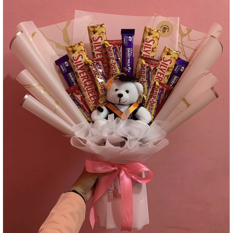 Bucket Snack Coklat Boneka Wisuda Hadiah Wisuda / Hadiah Graduation / Gift Graduation / Buoquet Grad